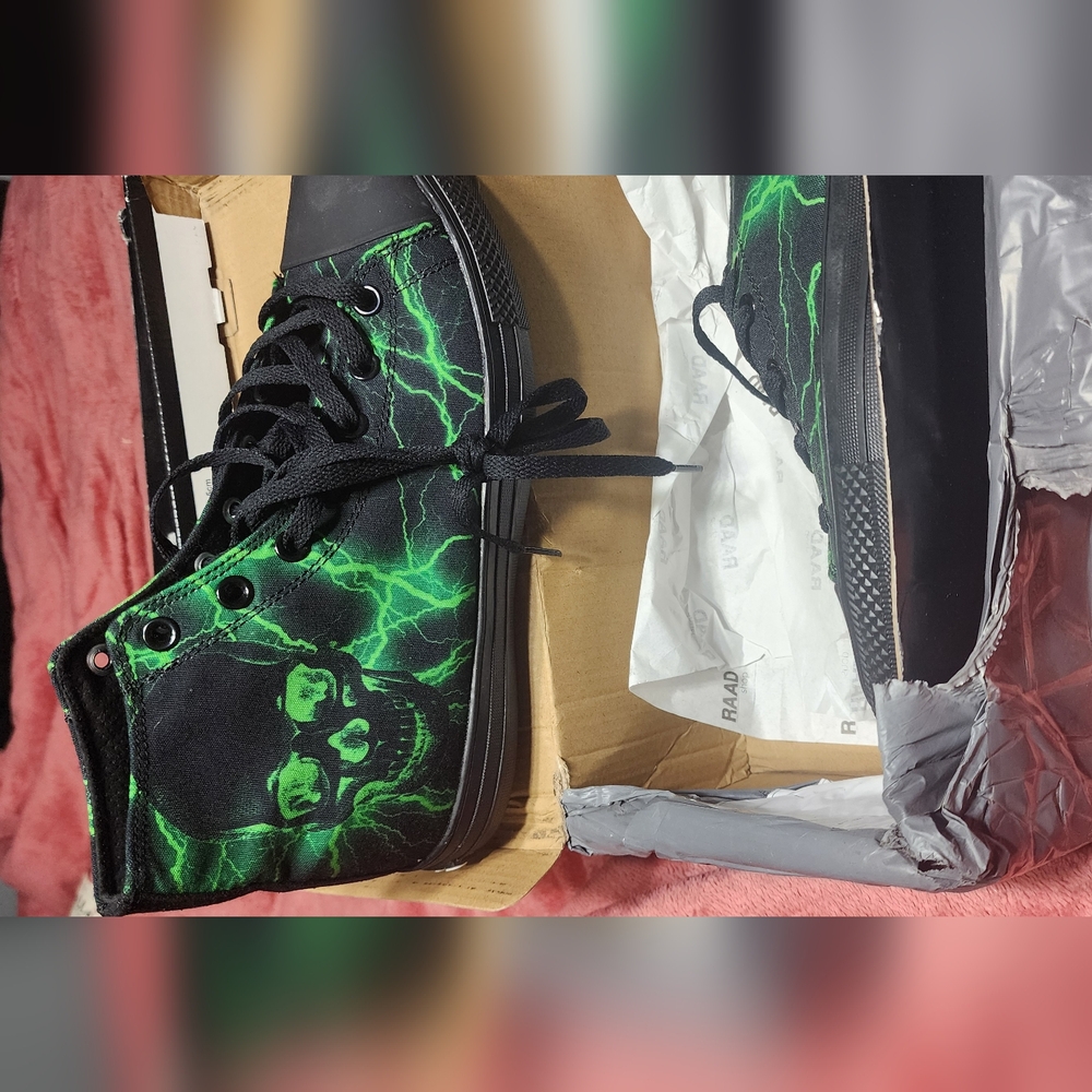 Green skull canvas hi-tops